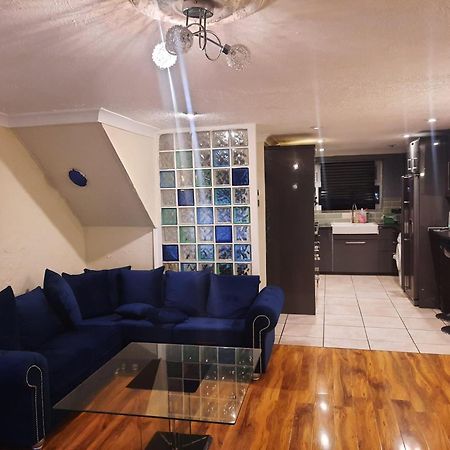 Home Away In A Close Thamesmead  Екстер'єр фото