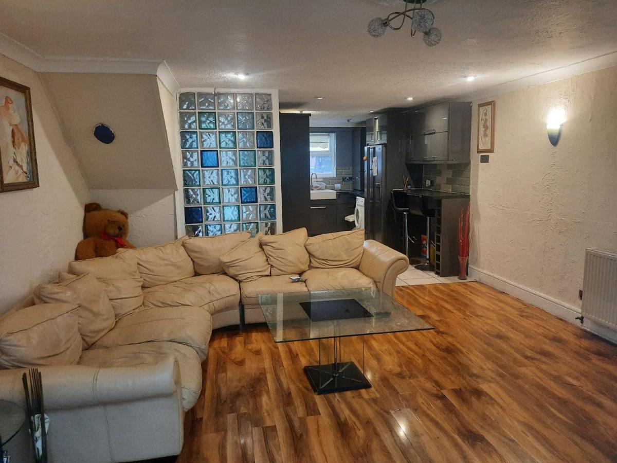 Home Away In A Close Thamesmead  Екстер'єр фото
