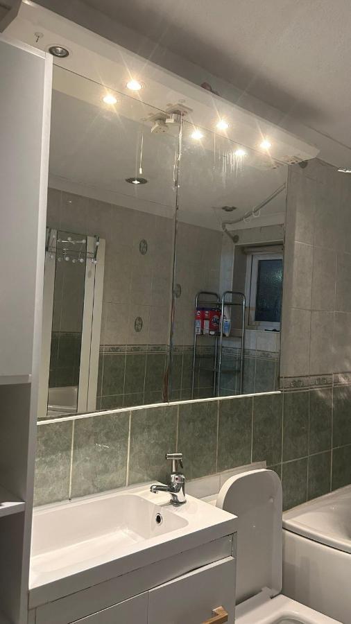 Home Away In A Close Thamesmead  Екстер'єр фото