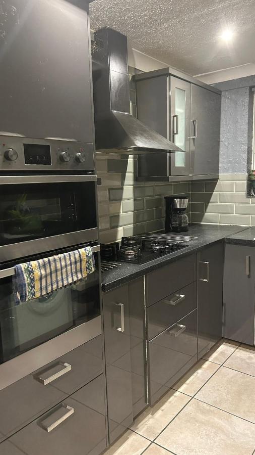 Home Away In A Close Thamesmead  Екстер'єр фото