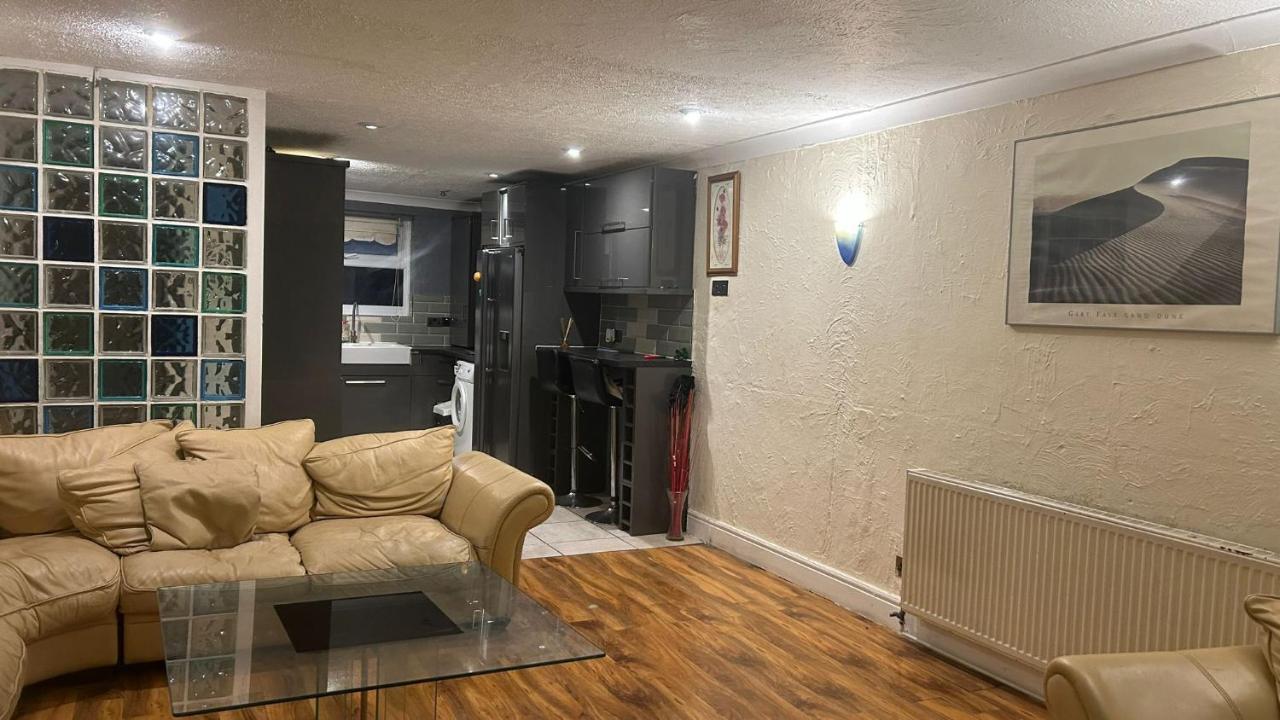 Home Away In A Close Thamesmead  Екстер'єр фото