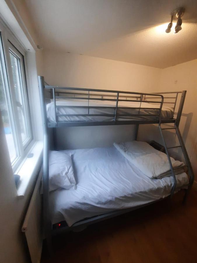 Home Away In A Close Thamesmead  Екстер'єр фото